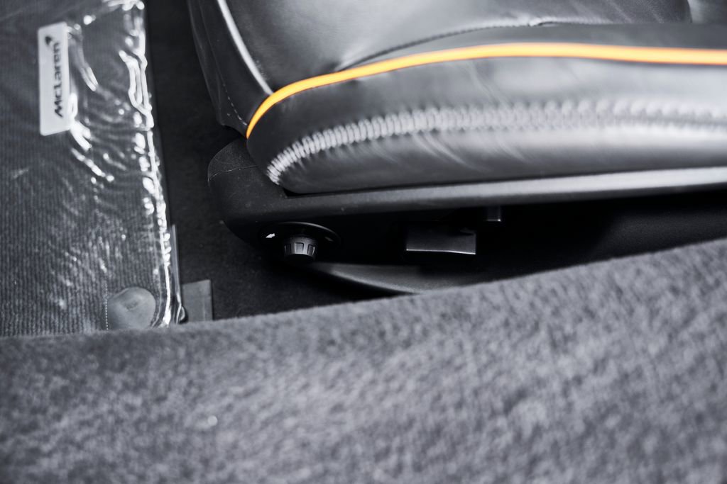 Used 2024 McLaren Artura image 35