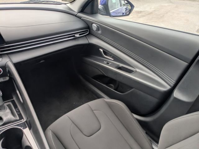Used 2025 Hyundai Elantra SEL FWD image 17