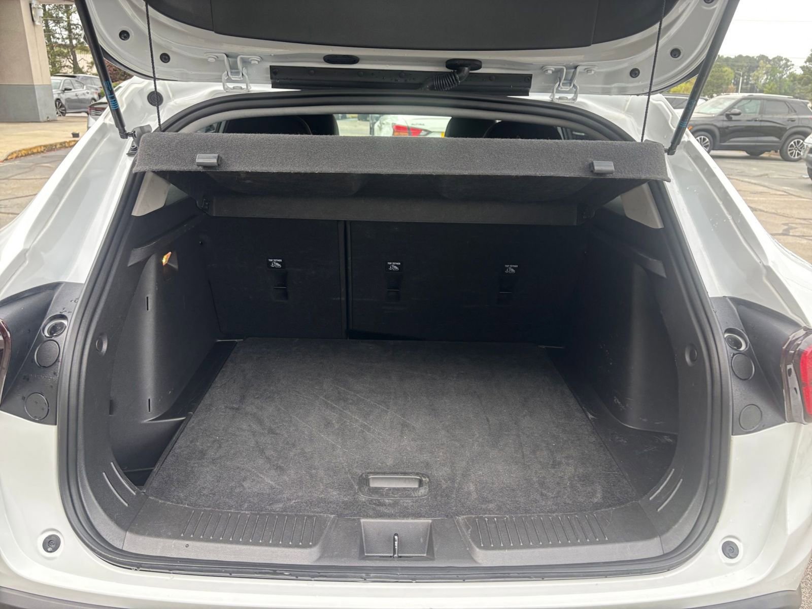 Used 2025 Chevrolet Trax LT FWD image 32