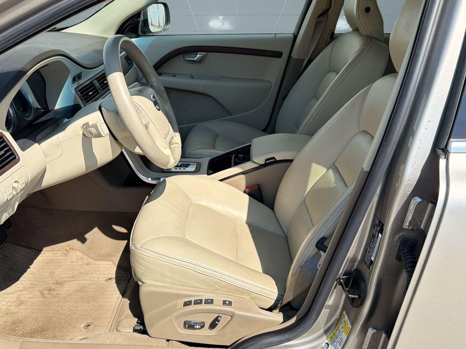 Used 2011 Volvo XC70 3.2 image 5