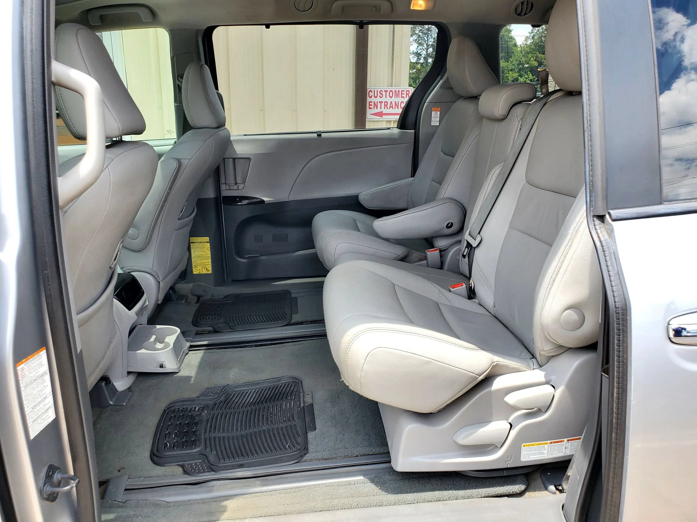 Used 2015 Toyota Sienna XLE FWD image 33