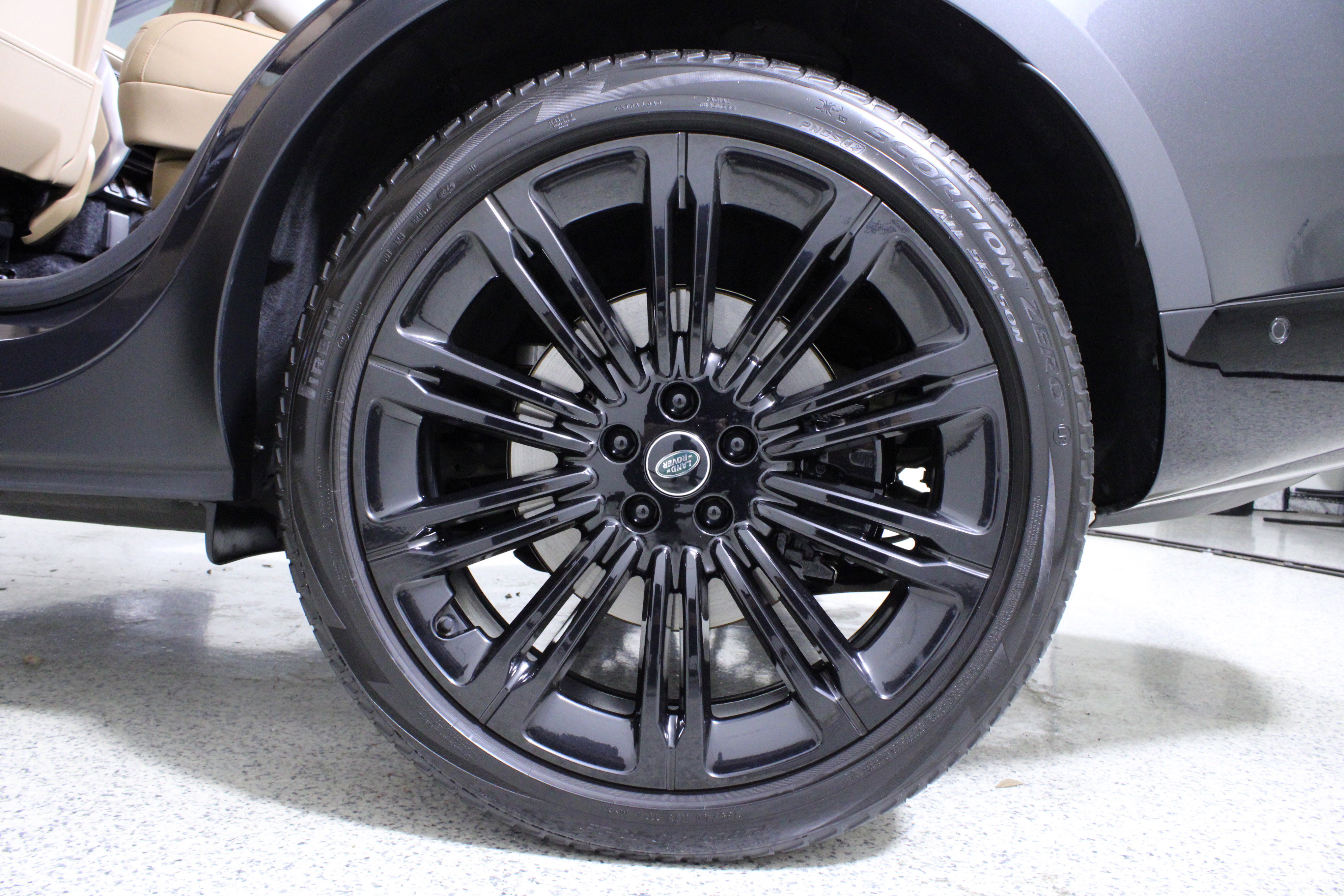 Used 2024 Land Rover Range Rover SE image 11