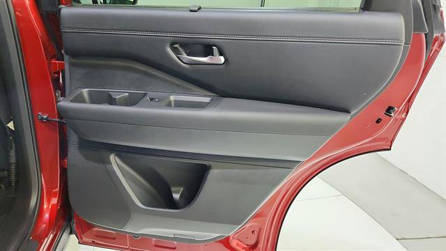 Certified 2025 Nissan Pathfinder Platinum w/ Cargo Package FWD image 35