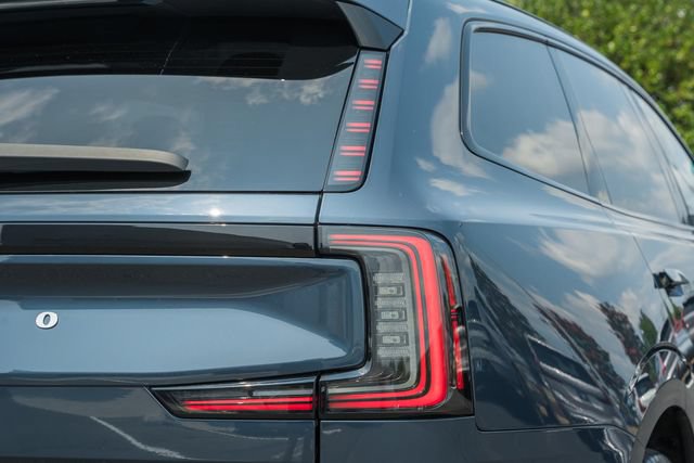 Certified 2025 Volvo EX90 Ultra AWD/4WD image 7