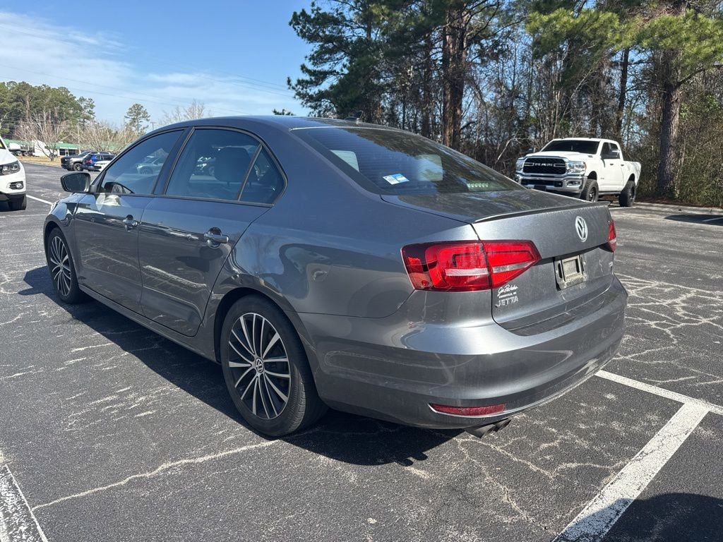 Used 2015 Volkswagen Jetta Sport image 2