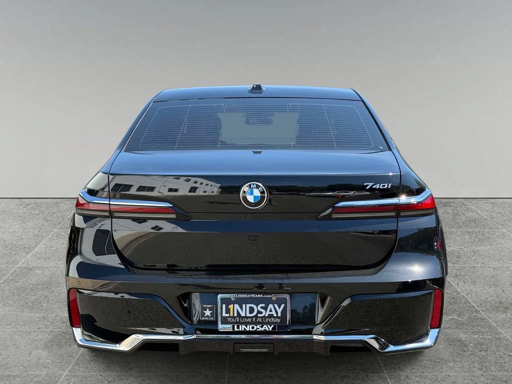 Used 2023 BMW 740i RWD image 11