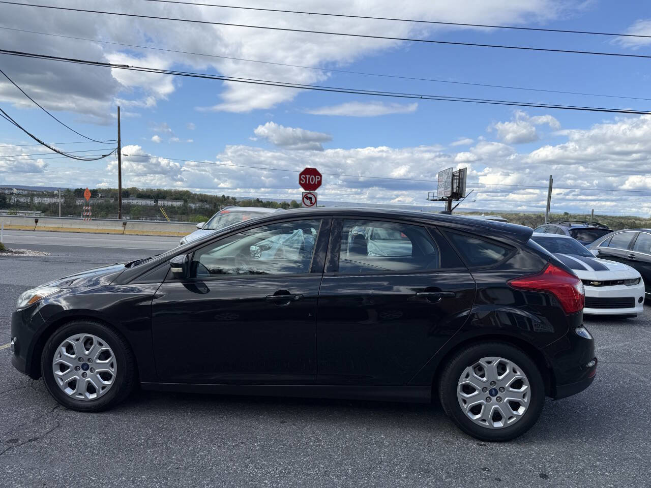 Used 2012 Ford Focus SE w/ SE Winter Pkg image 8