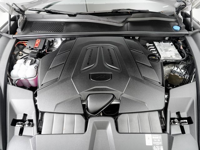Certified 2025 Porsche Cayenne image 28