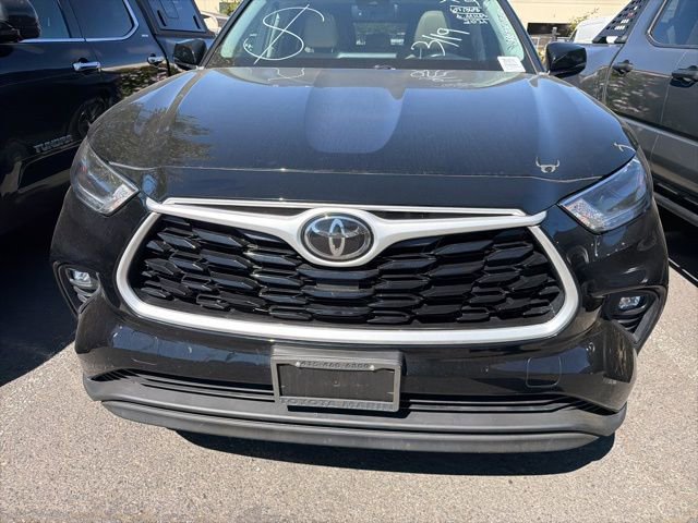 Certified 2021 Toyota Highlander XLE AWD/4WD image 11