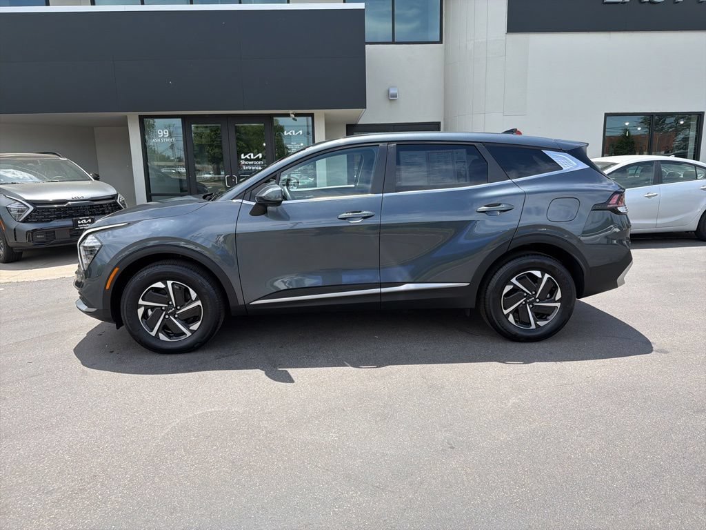 Used 2025 Kia Sportage LX AWD/4WD image 2