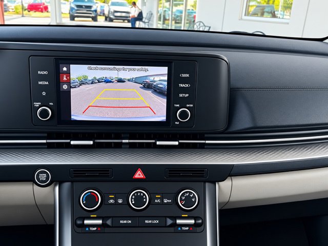 Certified 2023 Kia Carnival LX FWD image 15