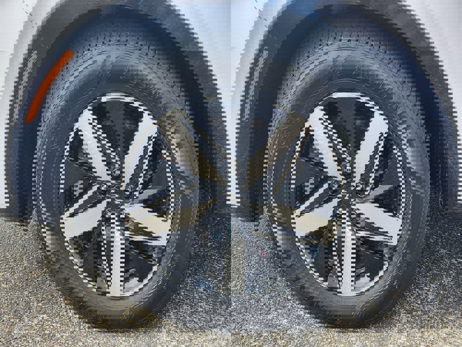 Used 2023 Kia Sorento S w/ Panoramic Sunroof Package image 9