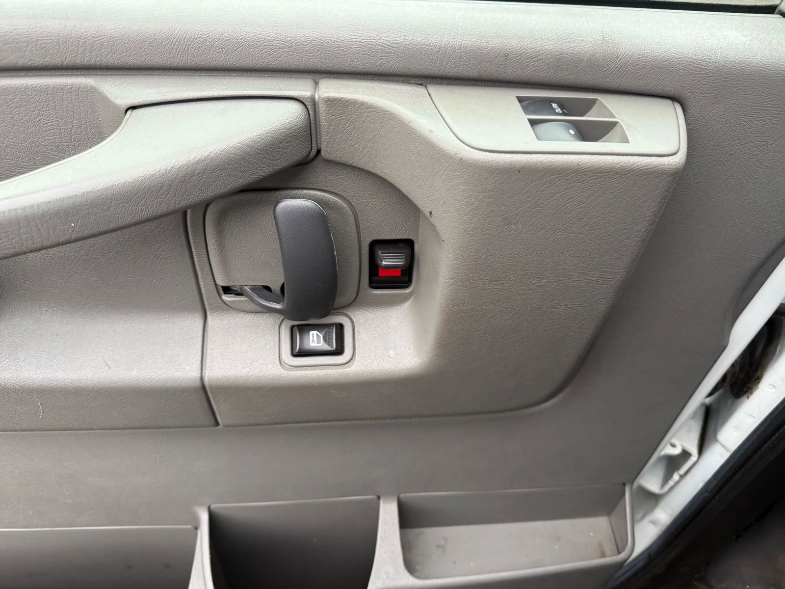 Used 2013 Chevrolet Express 1500 AWD image 14