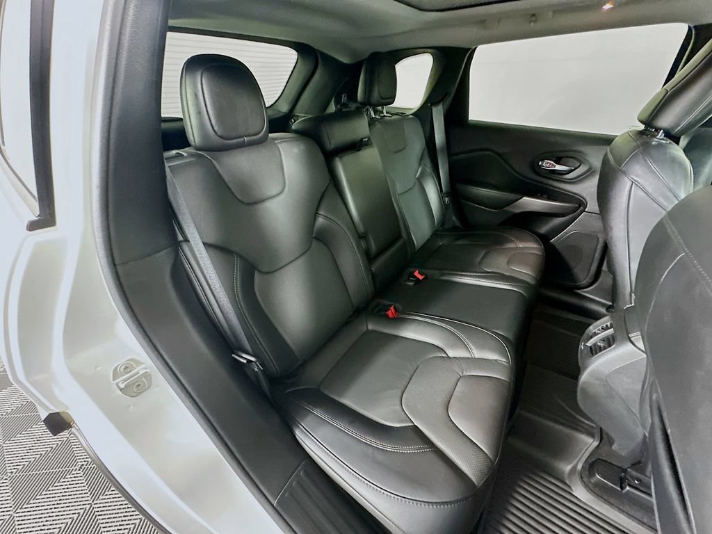 Certified 2021 Jeep Cherokee Limited AWD/4WD image 38