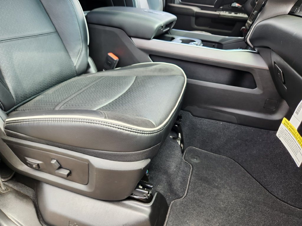 New 2026 RAM 2500 Laramie AWD/4WD image 14