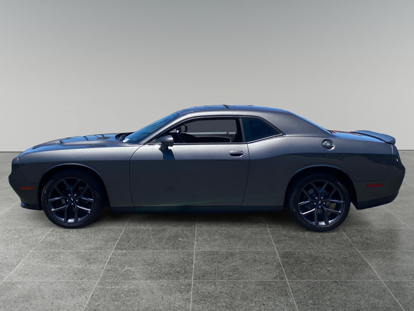 Used 2019 Dodge Challenger SXT w/ Blacktop Package RWD image 2
