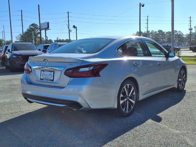 Used 2017 Nissan Altima 2.5 SR FWD image 2