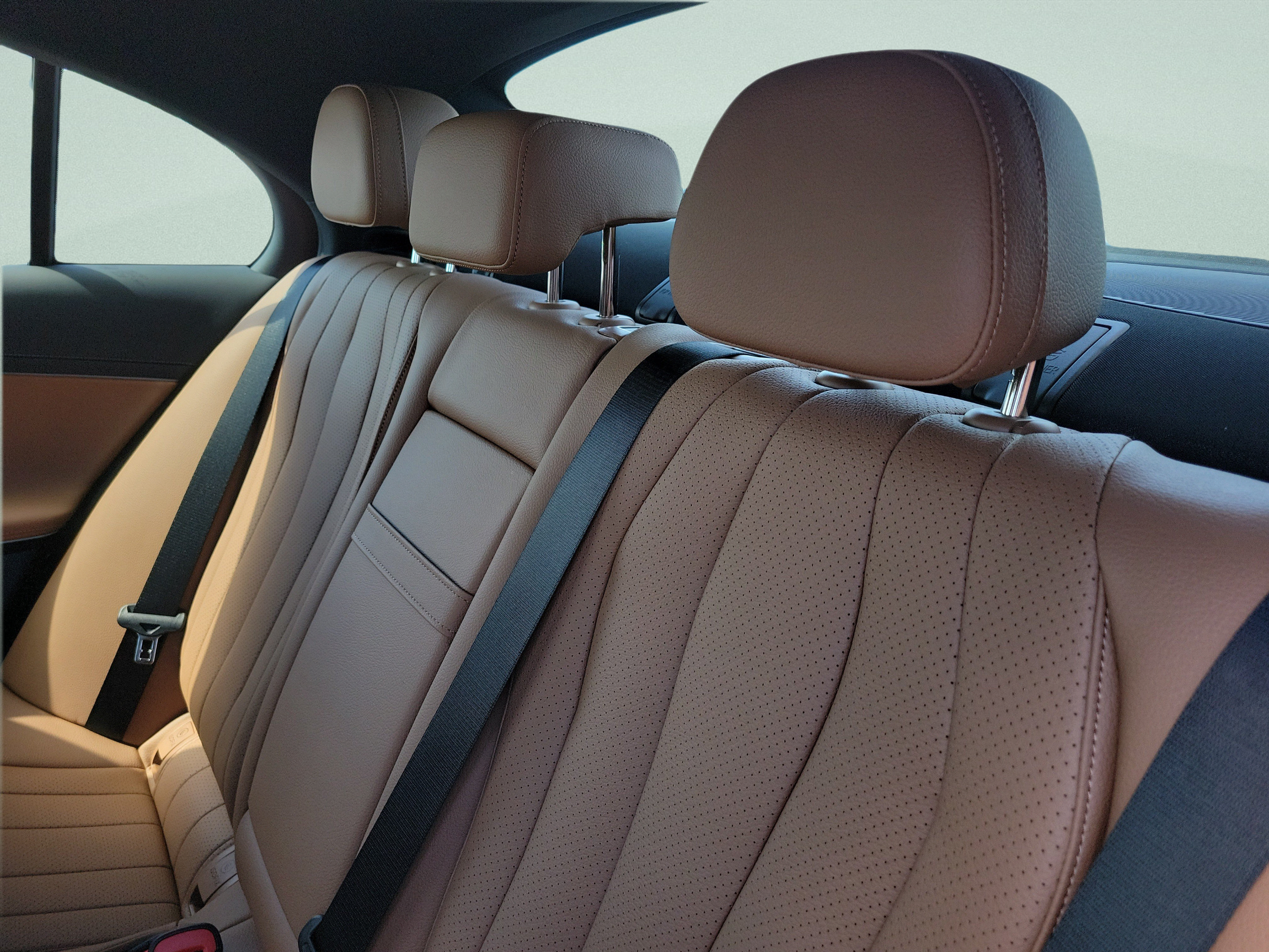 New 2027 Mercedes-Benz E 450 4MATIC Sedan image 9