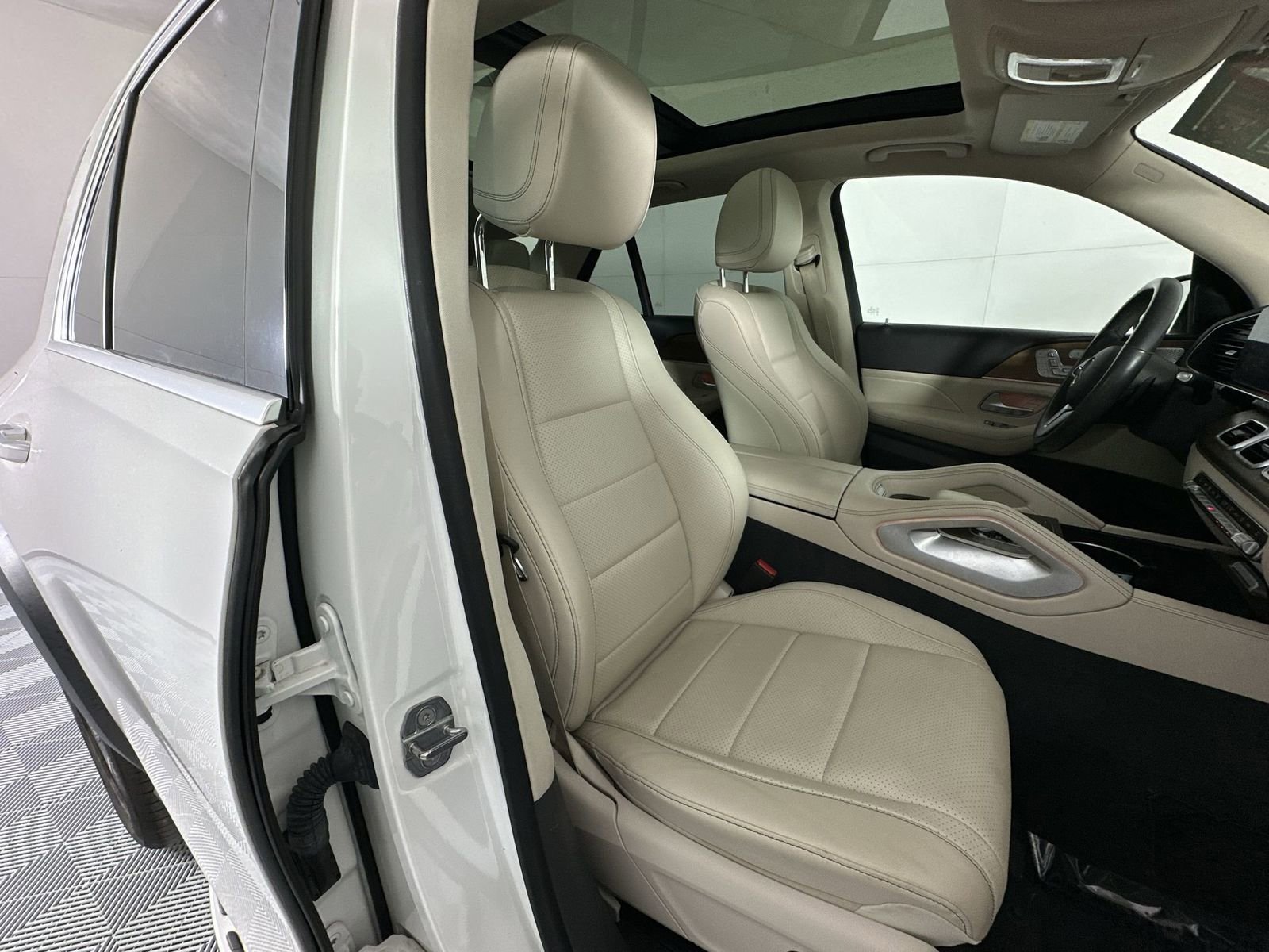 Used 2020 Mercedes-Benz GLE 350 w/ Premium Package image 27