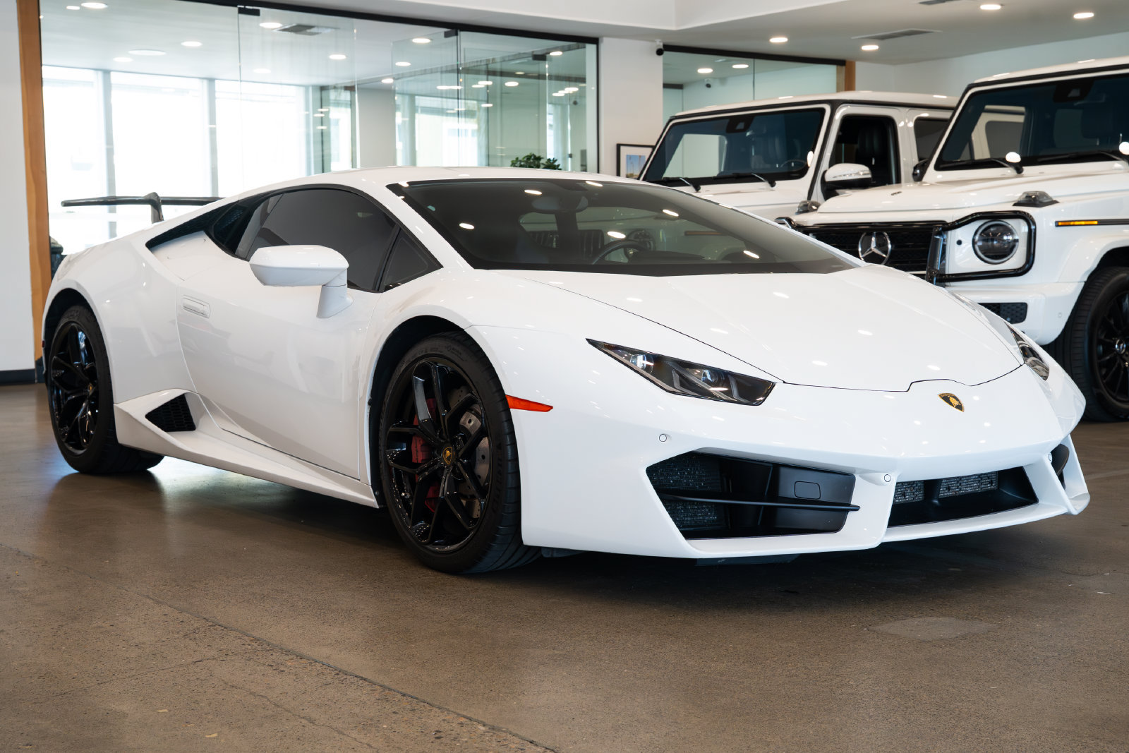 Used 2017 Lamborghini Huracan LP 580-2 RWD image 3