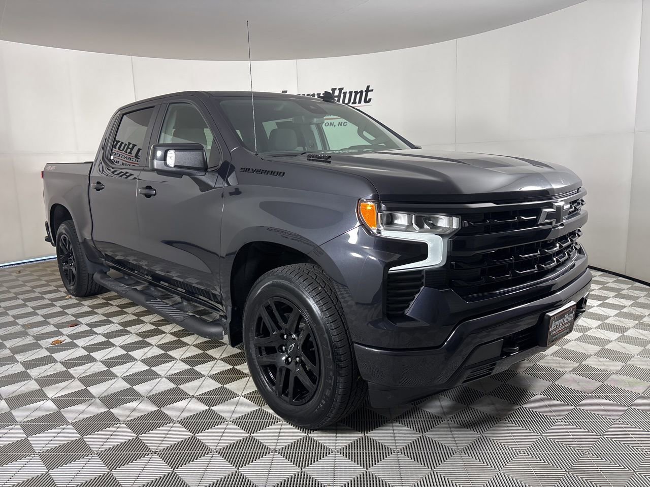 Used 2023 Chevrolet Silverado 1500 RST w/ Convenience Package II image 3