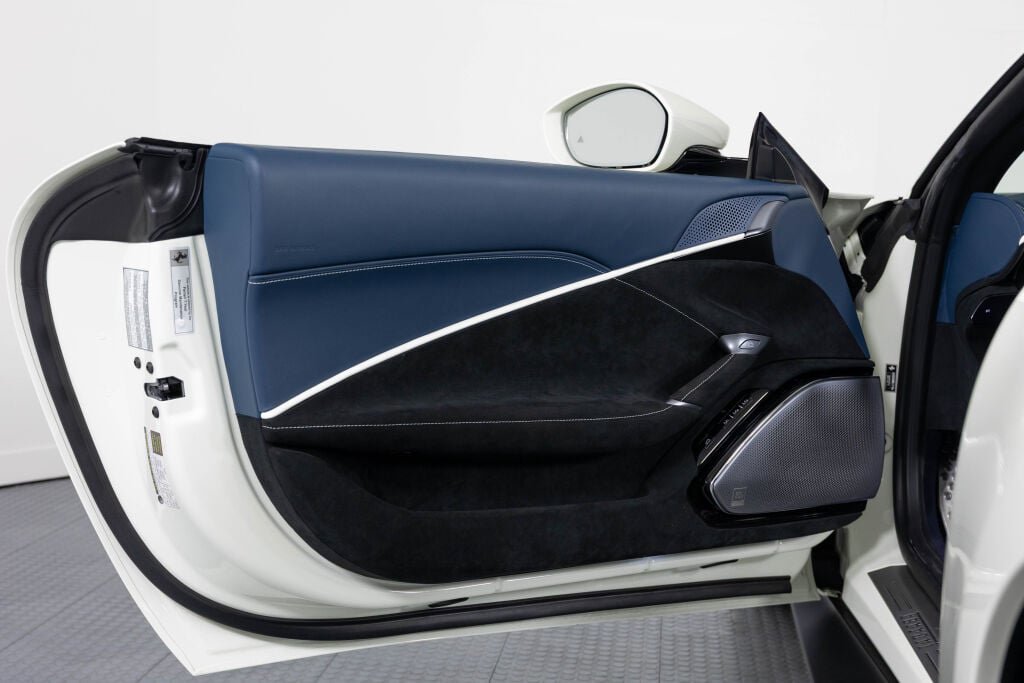 Certified 2024 Ferrari Roma Spider RWD image 34