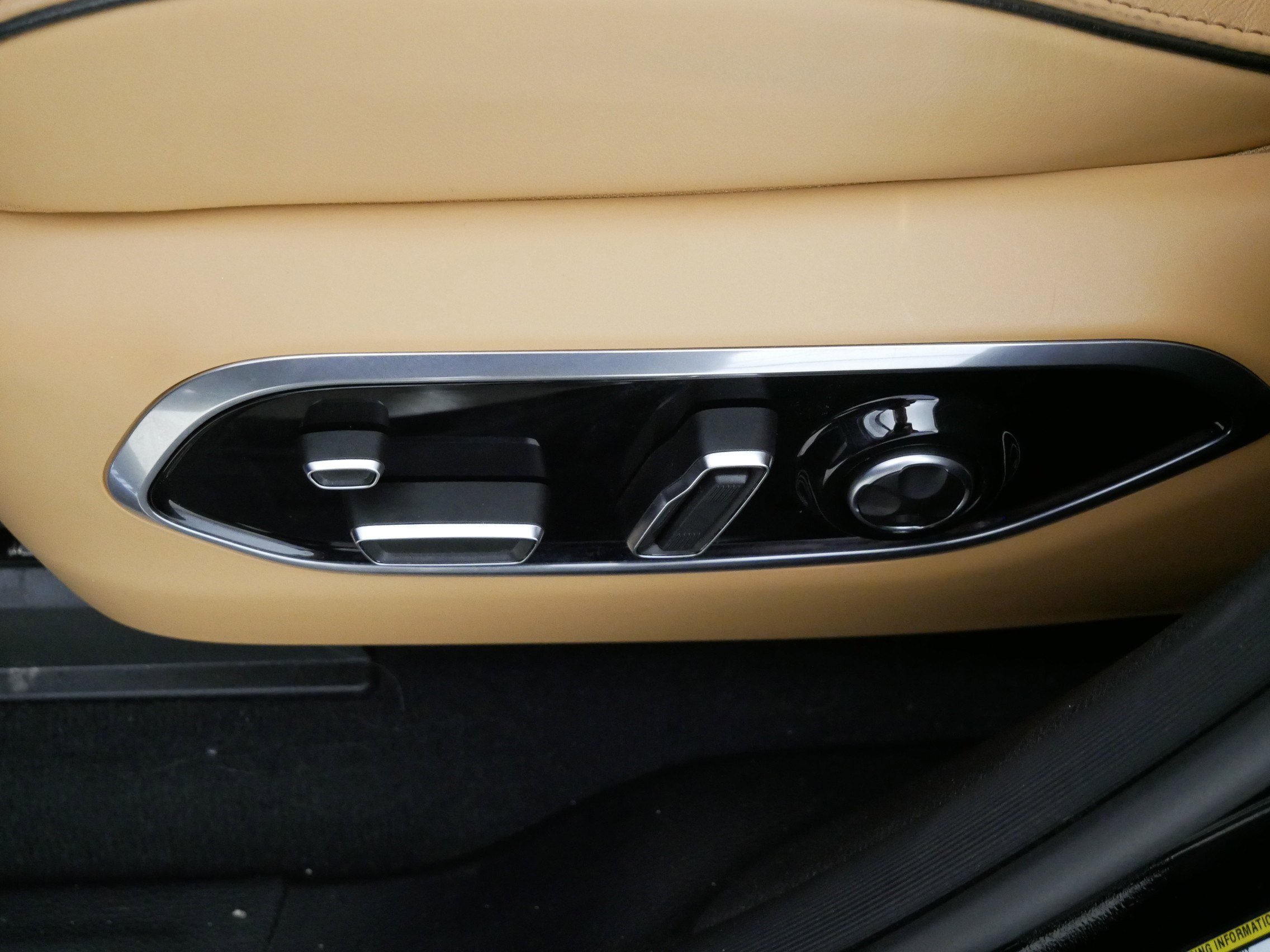 Used 2023 Jeep Grand Cherokee Summit w/ Luxury Tech Group V image 20