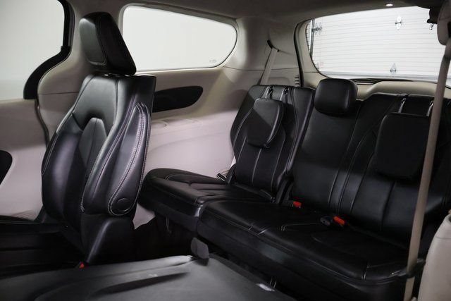 Used 2023 Chrysler Pacifica Touring-L FWD image 25