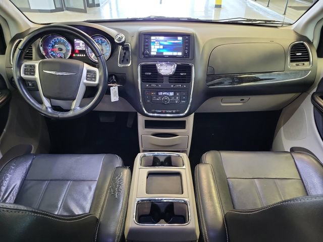 Used 2016 Chrysler Town & Country Touring FWD image 23