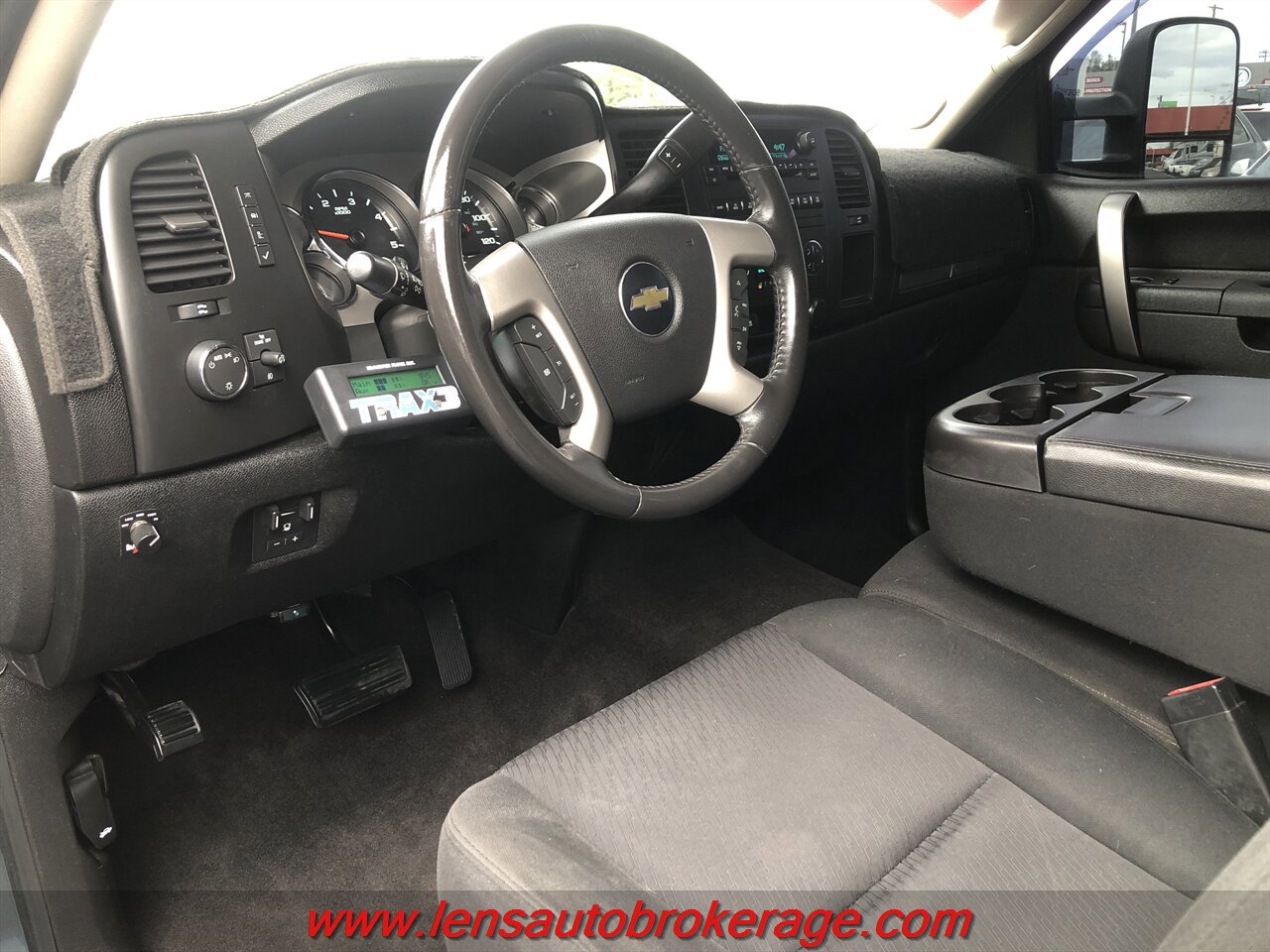 Used 2010 Chevrolet Silverado 2500 LT w/ Interior Plus Package AWD/4WD image 11