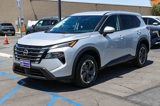 Used 2024 Nissan Rogue SV AWD/4WD image 3