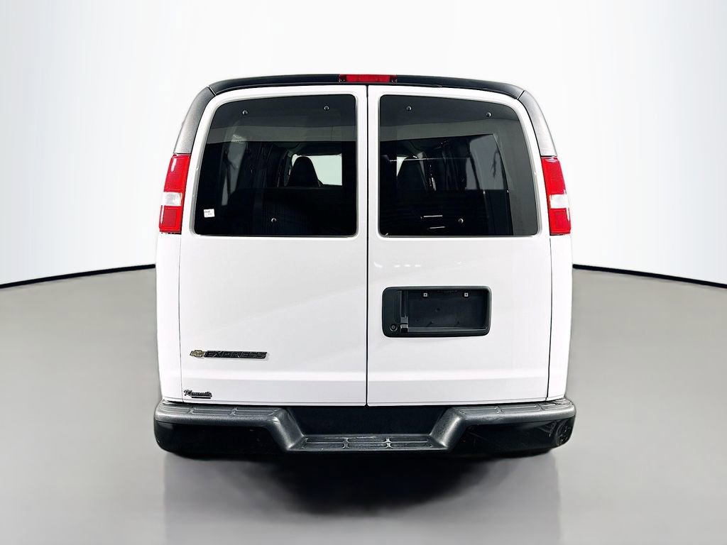 Used 2022 Chevrolet Express 3500 LS image 6