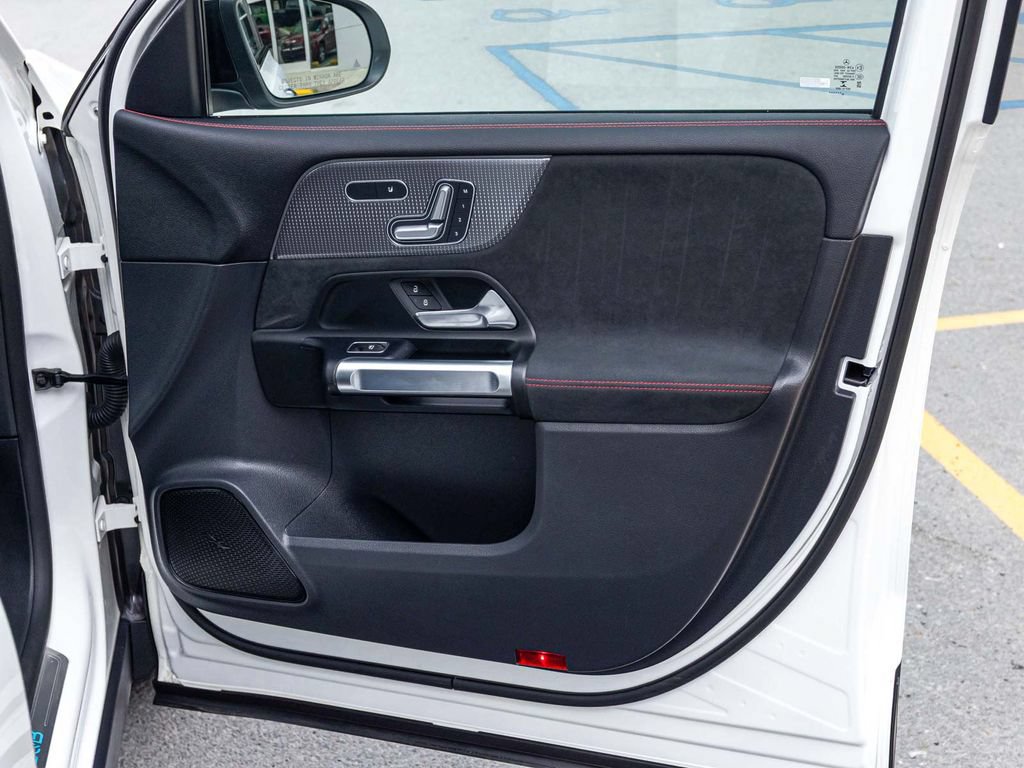 Used 2023 Mercedes-Benz EQB 350 4MATIC SUV image 13