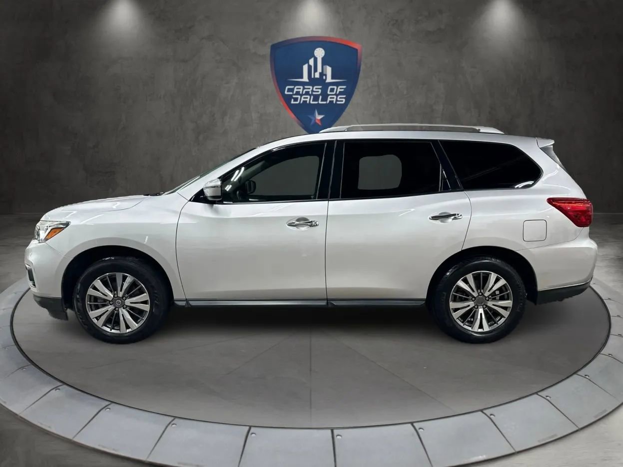 Used 2019 Nissan Pathfinder SV image 2