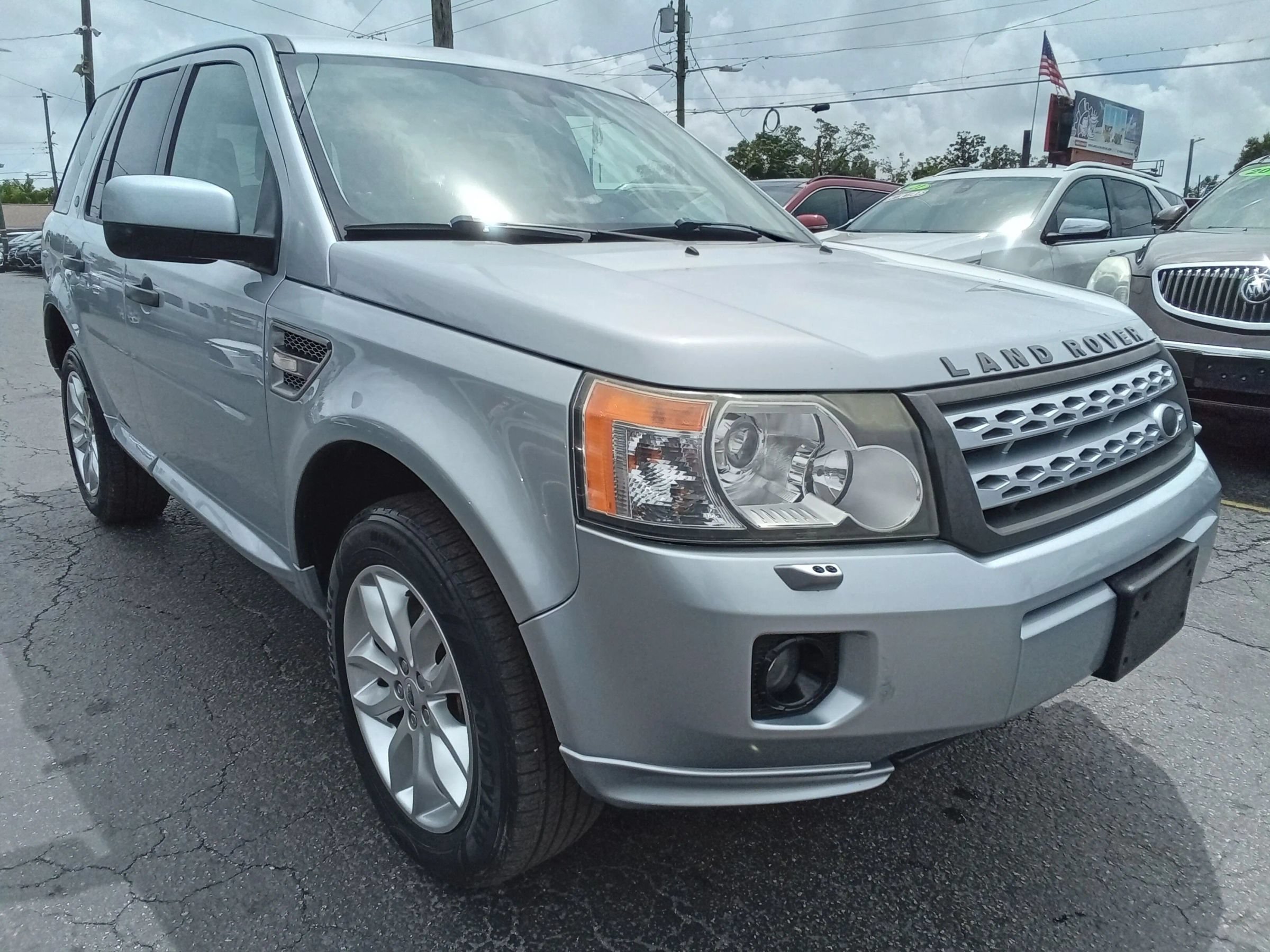 Used 2011 Land Rover LR2 HSE AWD/4WD image 4