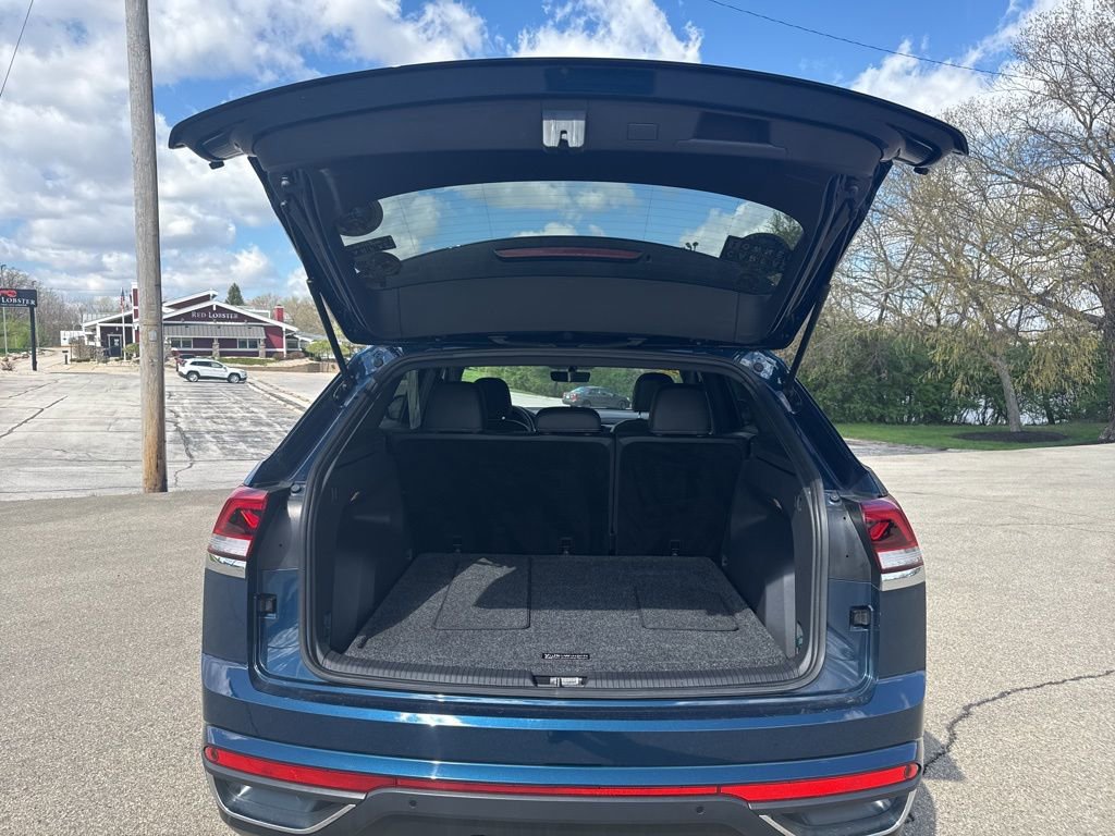 Used 2022 Volkswagen Atlas Cross Sport SE image 29