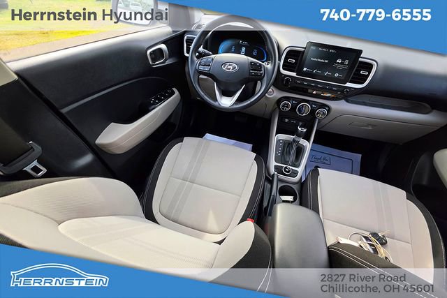 Used 2025 Hyundai Venue SEL FWD image 11