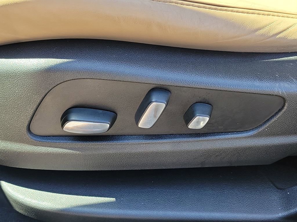 Used 2017 Cadillac XT5 Platinum w/ Driver Assist Package image 24