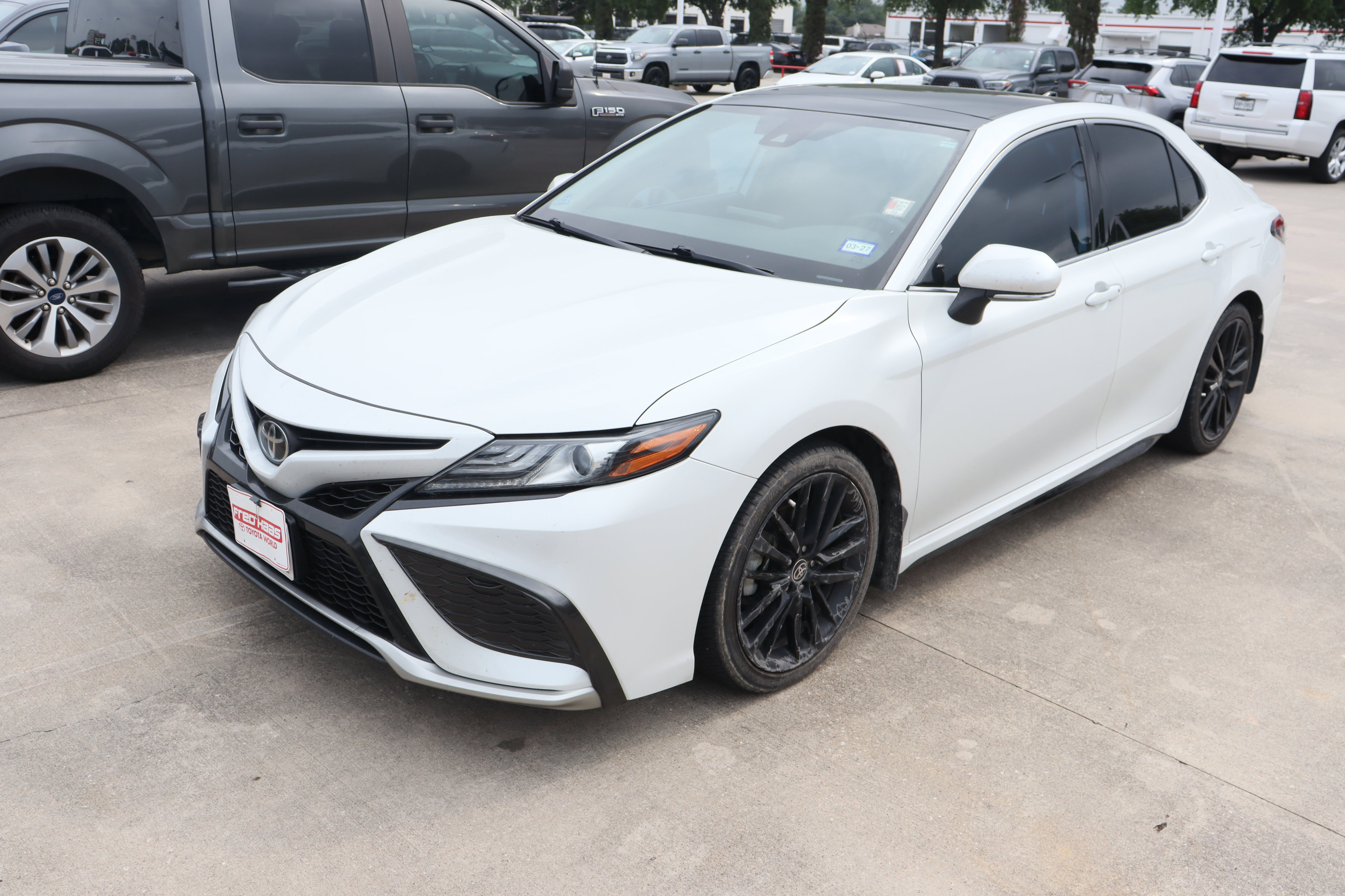 Used 2021 Toyota Camry XSE FWD image 4