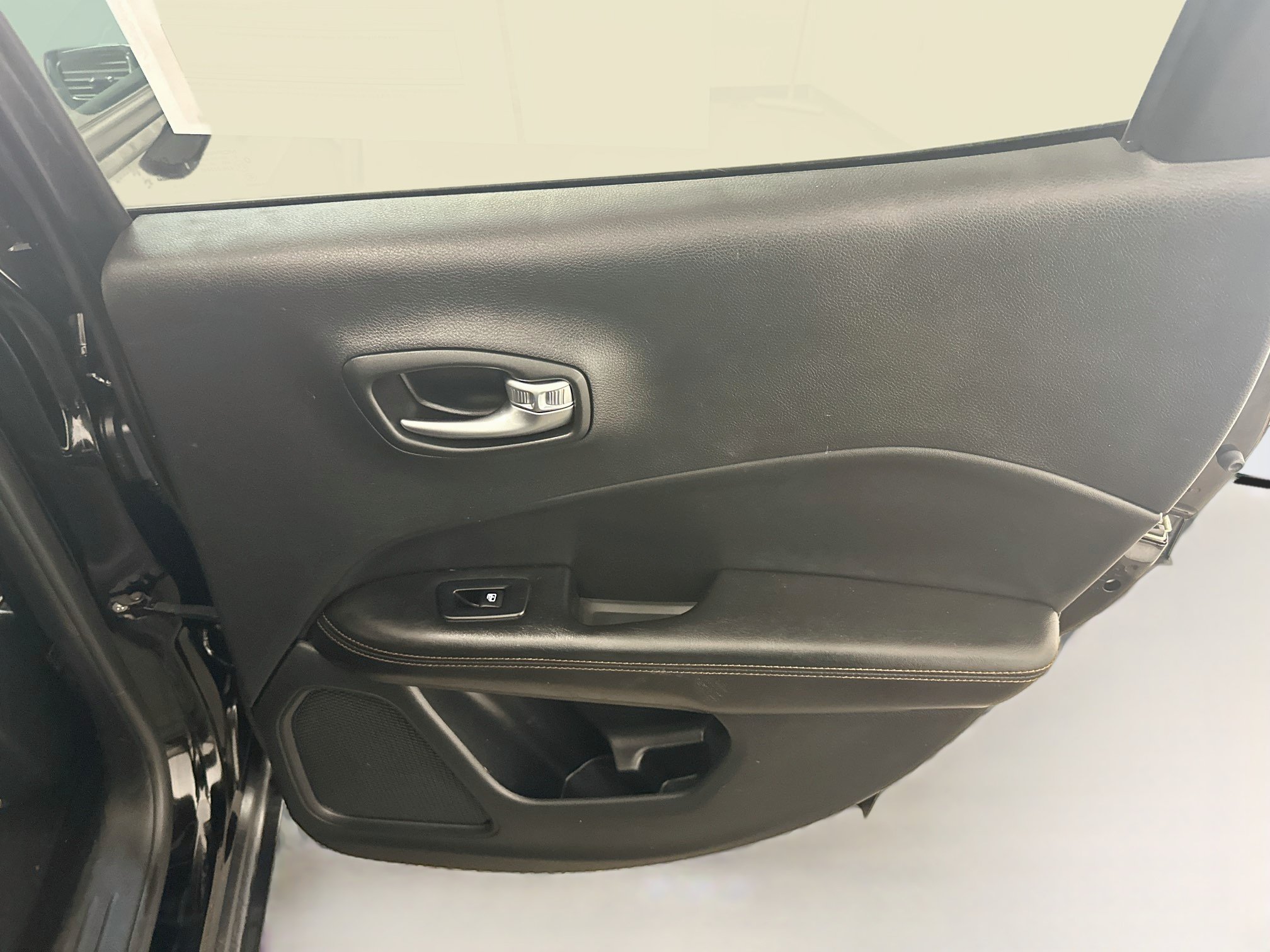 Used 2020 Jeep Compass Limited AWD/4WD image 30