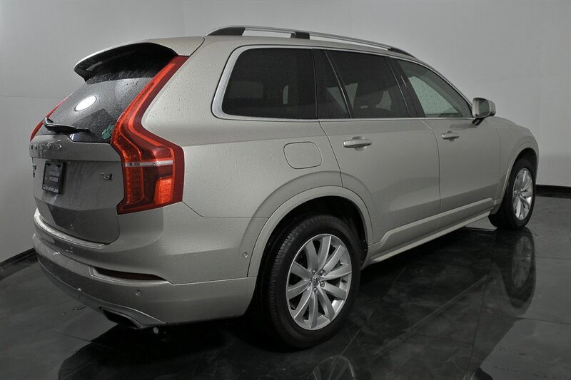 Used 2016 Volvo XC90 T6 Momentum w/ Momentum Plus Package AWD/4WD image 10