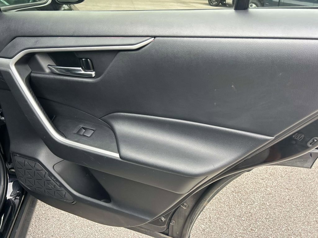 Used 2021 Toyota RAV4 XLE FWD image 21