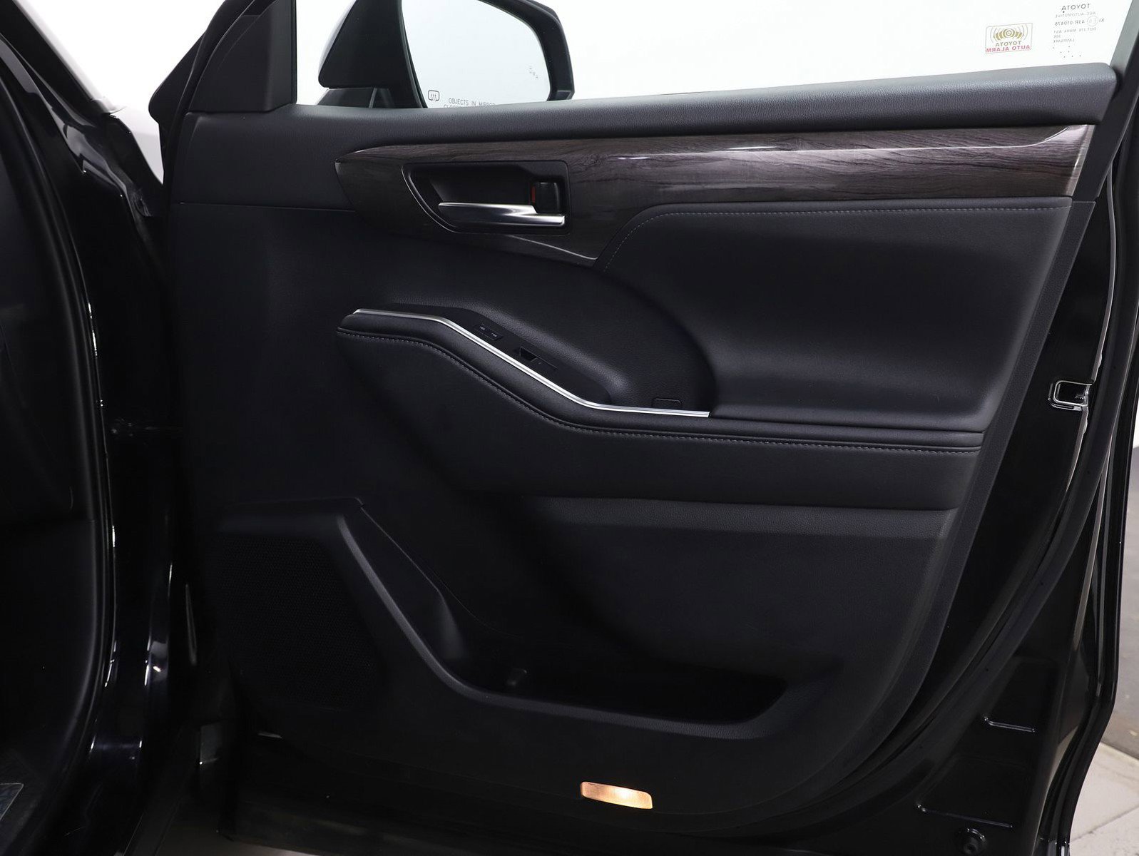 Used 2020 Toyota Highlander Limited image 9