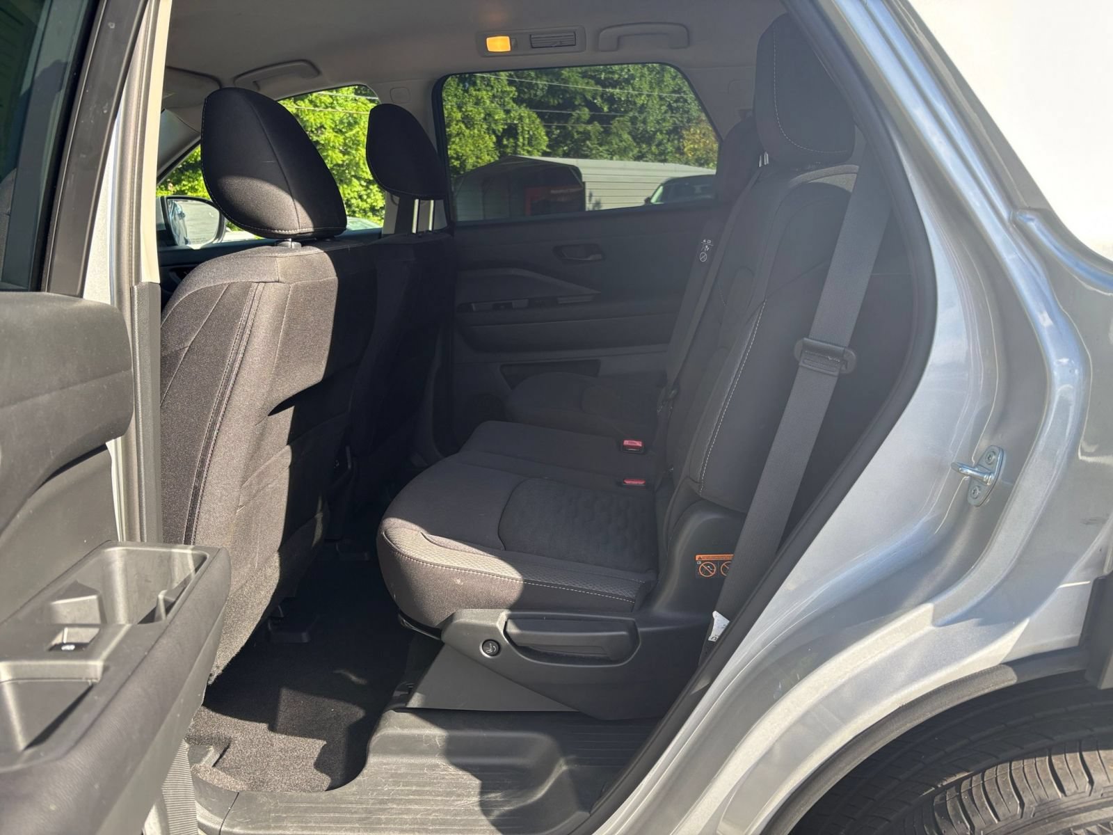 Used 2025 Nissan Pathfinder SV FWD image 21