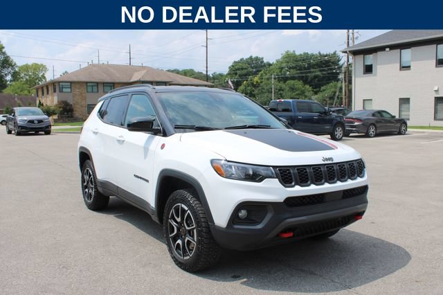 Used 2025 Jeep Compass Trailhawk w/ Trailhawk Convenience Group AWD/4WD image 2