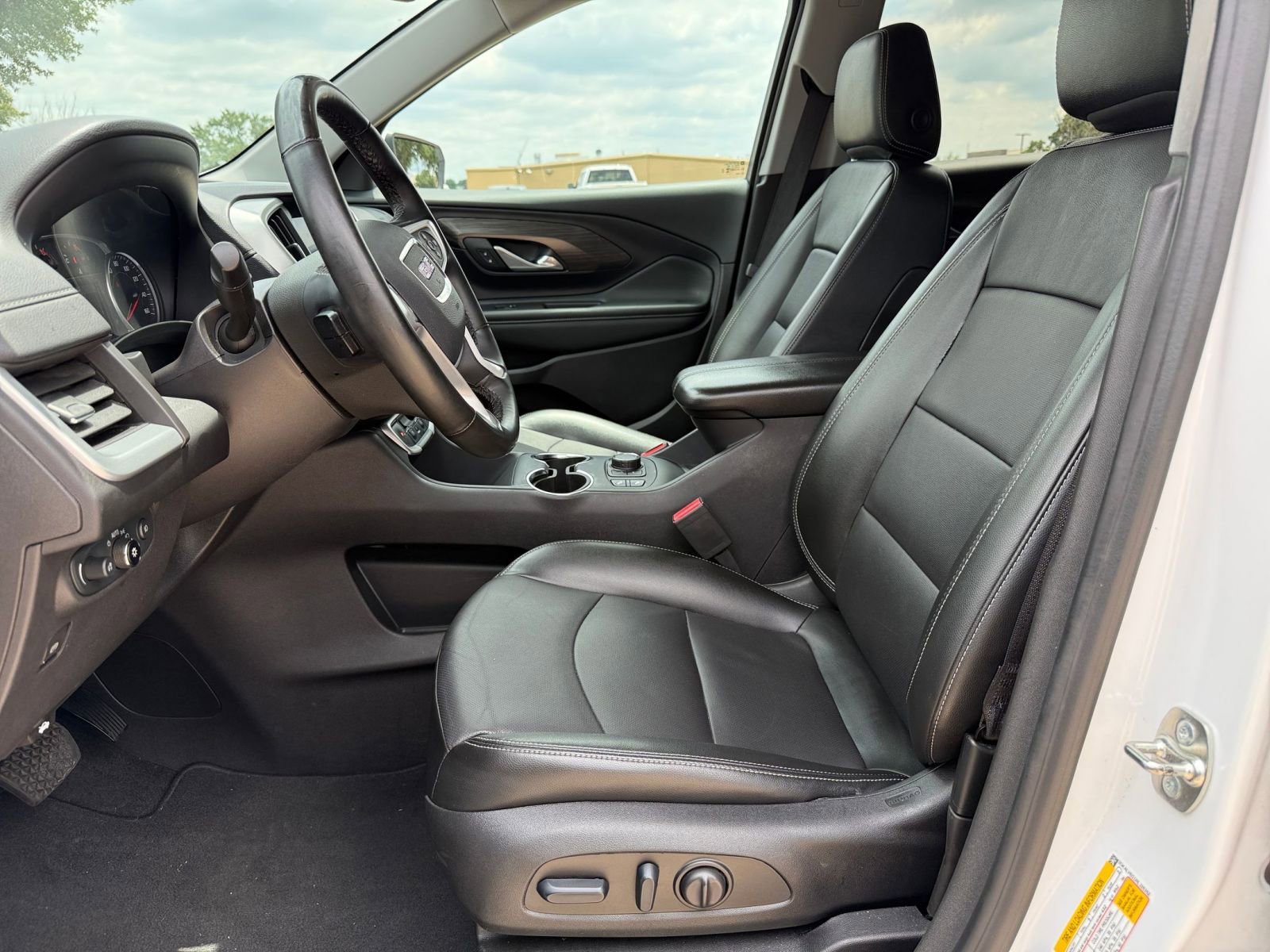 Used 2024 GMC Terrain SLT AWD/4WD image 29