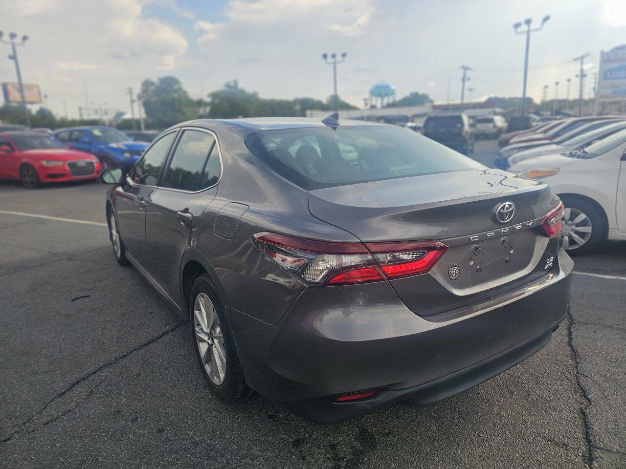 Used 2023 Toyota Camry LE image 5