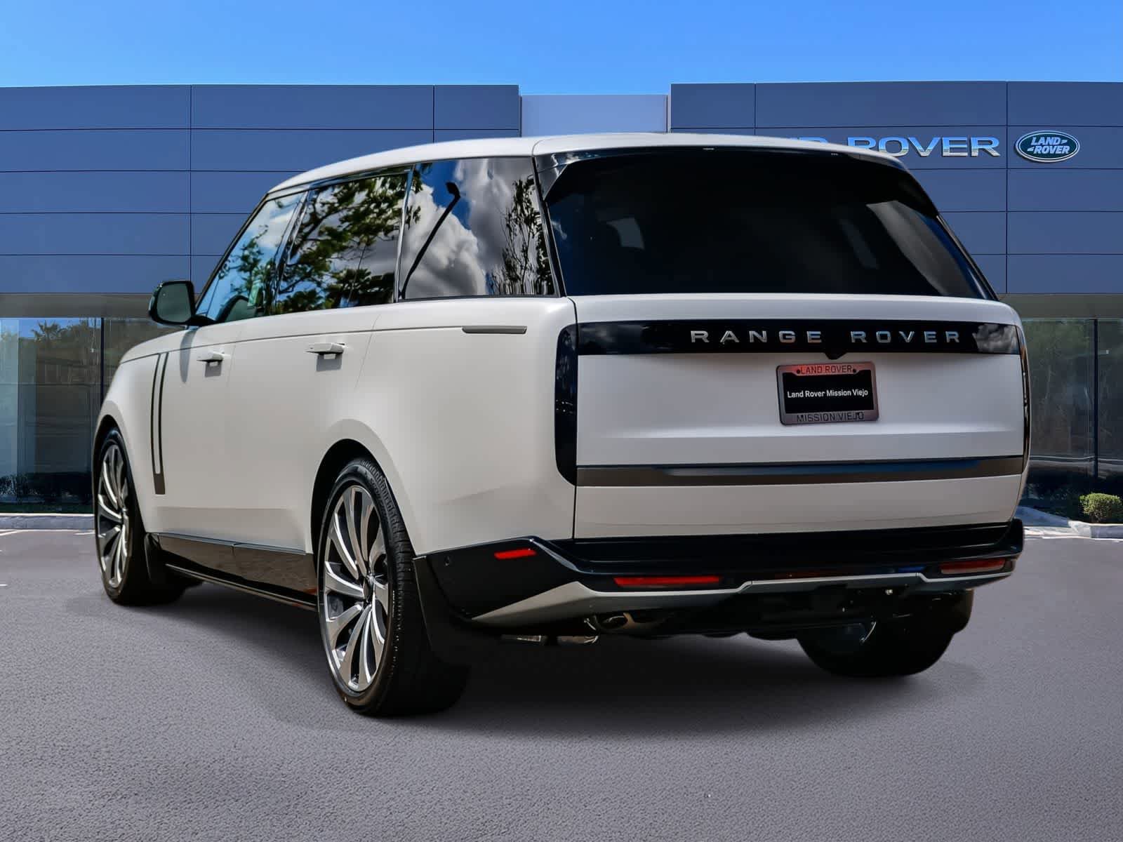 New 2026 Land Rover Range Rover Long Wheelbase SE image 6