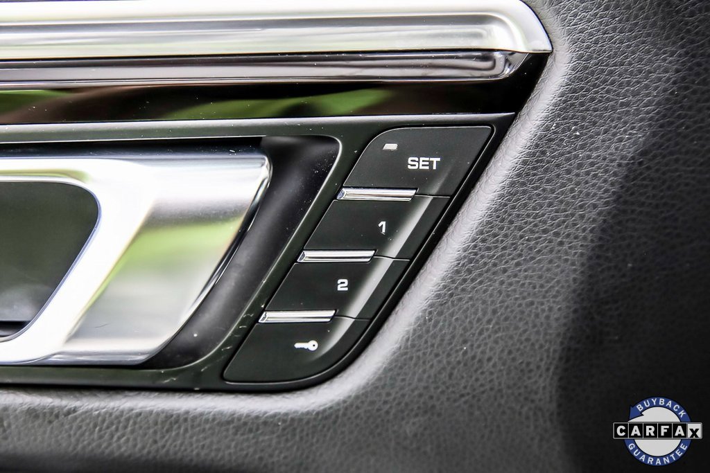 Used 2021 Porsche Macan S w/ Premium Package image 29