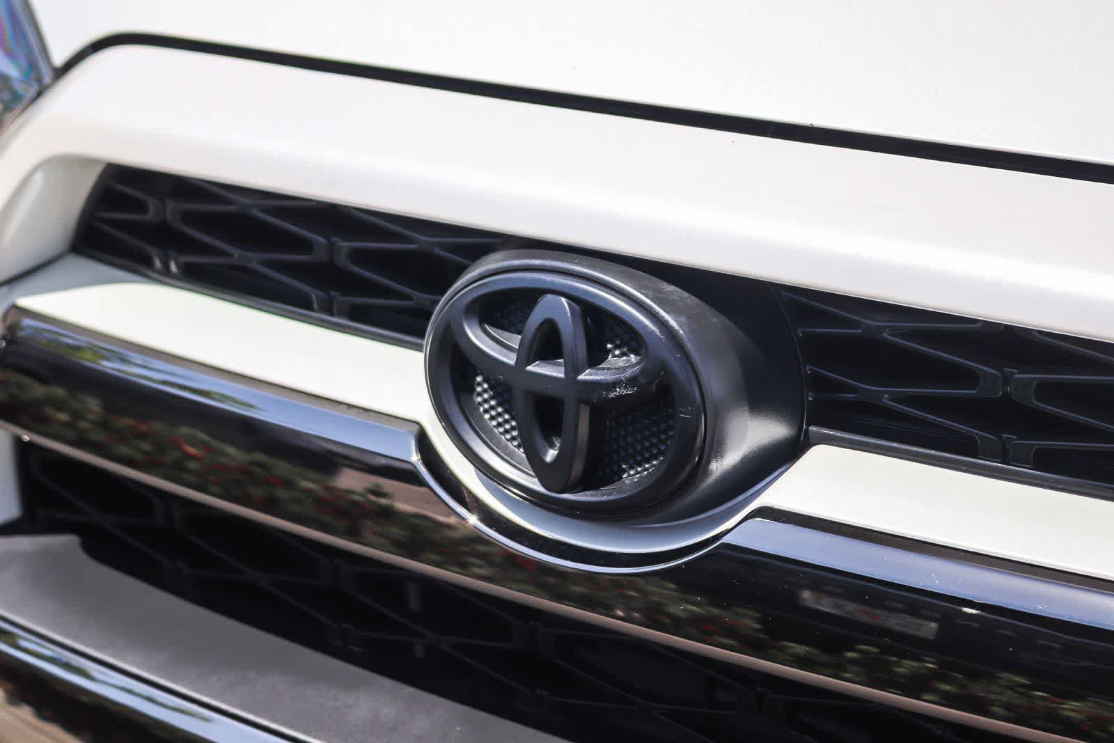 Used 2019 Toyota 4Runner Limited AWD/4WD image 11